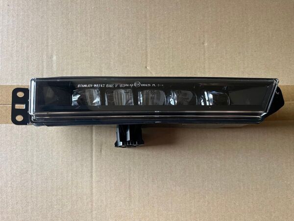 ホンダ LED フォグランプ STANLEY W3742右