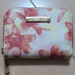 LIP SERVICE ファスナー式ミニ財布