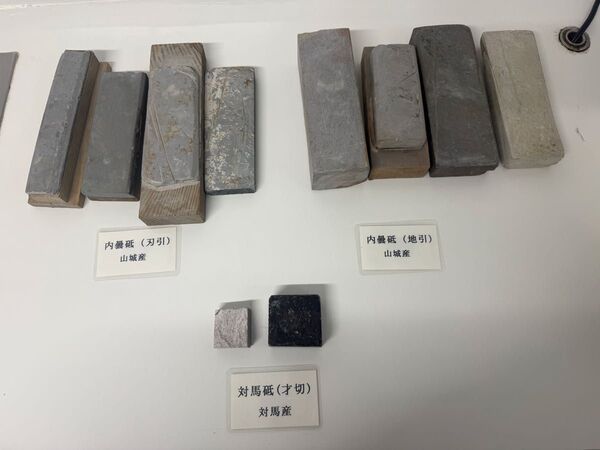 刀剣研磨用 内曇セット 内曇刃砥 内曇地砥 対馬砥 カラス 蓮華 並品 砥石 刀 日本刀 刀剣 巣板 奥殿