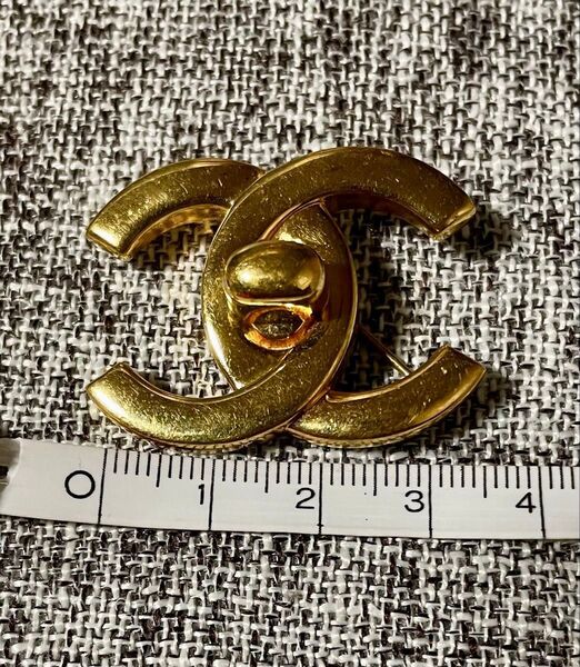 vintage CHANEL シャネル ココマーク ターンロック モチーフ ブローチピン 刻印有り