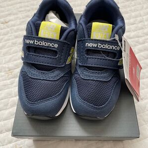 new balance ベビースニーカー IZ996