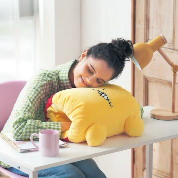 【新品未使用】もちもちクッション くまのプーさん ディズニー おひるねピロー お昼寝グッズ ちょい寝 枕 腰当て かわいい 暖かい