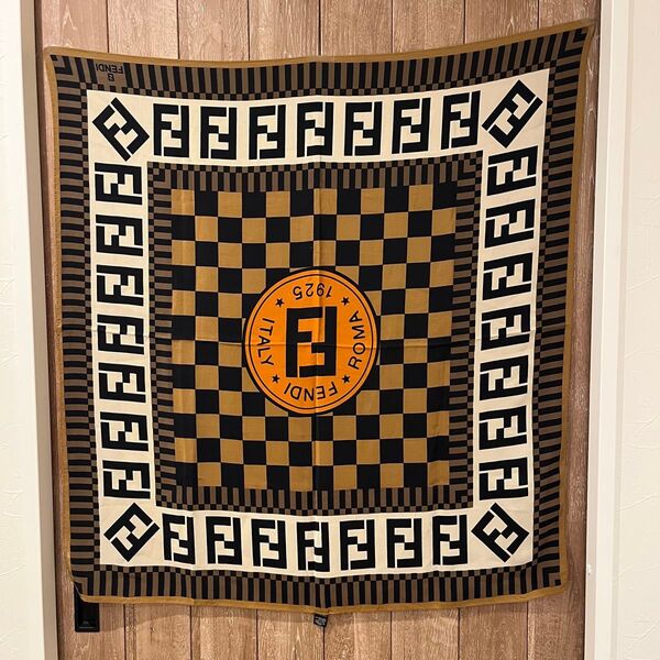 FENDI フェンディ ヴィンテージ 大判スカーフ ズッカ柄 シルク100%