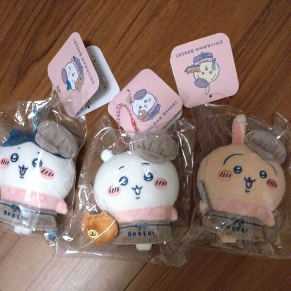 新品未開封 ちいかわベーカリー スタッフさんなマスコットちいかわ ハチワレ うさぎお顔厳選ぬいぐるみキーホルダーボールチェーン