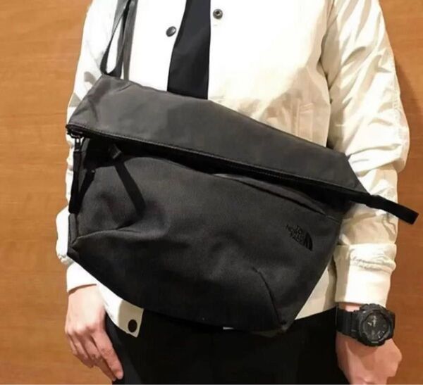 【新品】The north face ショルダーバッグ ブラック ザ ノースフェイス