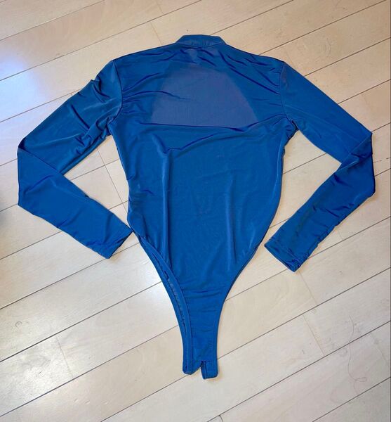 セクシーコスプレ長袖ハイレグレオタード首元リング仕様背中見せオープンクロッチ バレエ 衣装 ダンス 新体操 ボディスーツグレー
