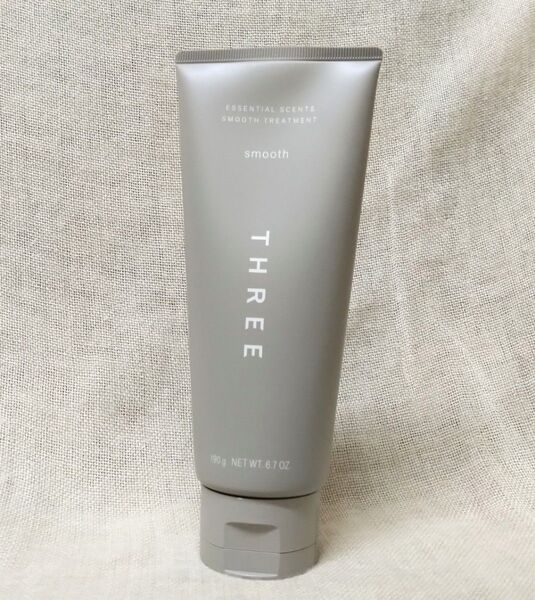 (新品未使用) THREE スリー エッセンシャルセンツ スムース トリートメント (ヘアトリートメント) 190g