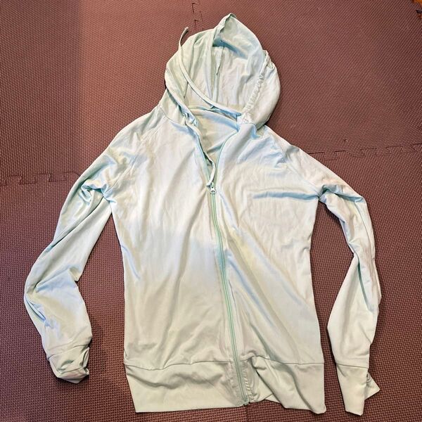 ラッシュガード 新品 未使用 タグなし 普通のパーカーとしても 紫外線90%カット 黄緑 水着 プール 海 M〜L