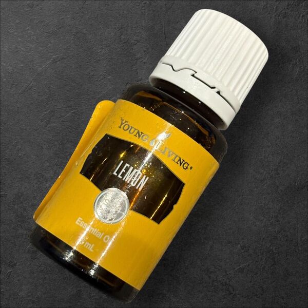 新品未開封 ヤングリビング レモン エッセンシャルオイル 15ml YOUNG LIVING 香水 入浴剤 万能オイル