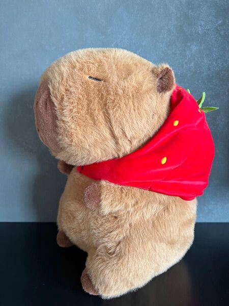 【いちご帽子付き】カピバラ ぬいぐるみ 抱き枕 もこもこ 癒し系