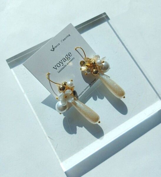 フラワー パール ピアス イヤリング ブライダル ホワイト 小花 ハンドメイド