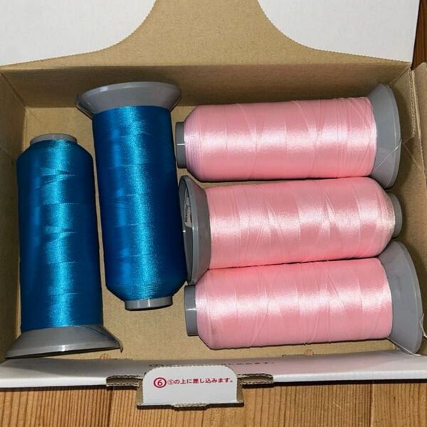 アサヒ熊ポリエステル糸 30番2000m ピンク、青色