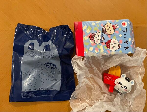 マクドナルド ハッピーセットクレヨンしんちゃんシロとヘディング勝負だゾ と ちいかわモモンガえんぴつキャップのセット