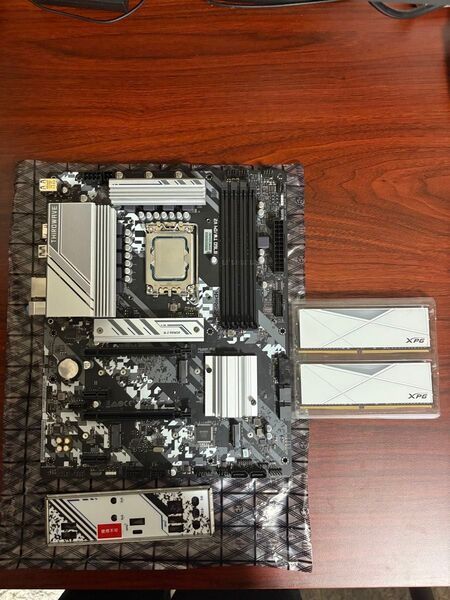 マザーボード/i7 13700F/32GB メモリ/CPUファン