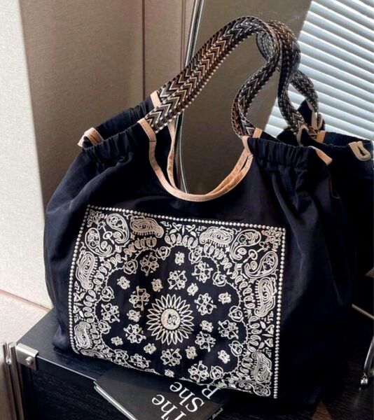 ペイズリー柄 刺繍 トートバッグ エコバッグ ブラック 持ちて太め 大容量