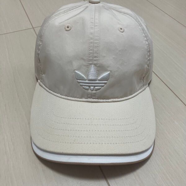 adidas ホワイトキャップ