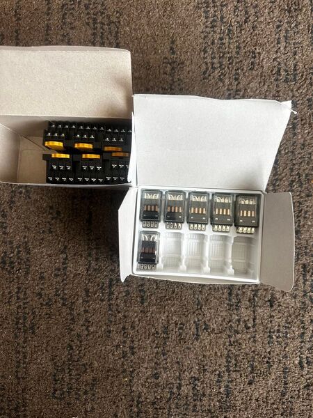 Pyfz-14 ( リレーソケット 6個 - MY4N 200/220VAC 6個 新品