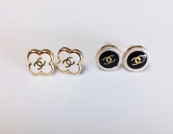 2セットピアス ロゴ
