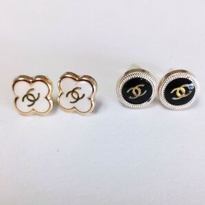 2セットピアス ロゴ クローバー