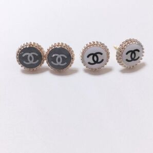2セットピアス ロゴ ホワイト グレー