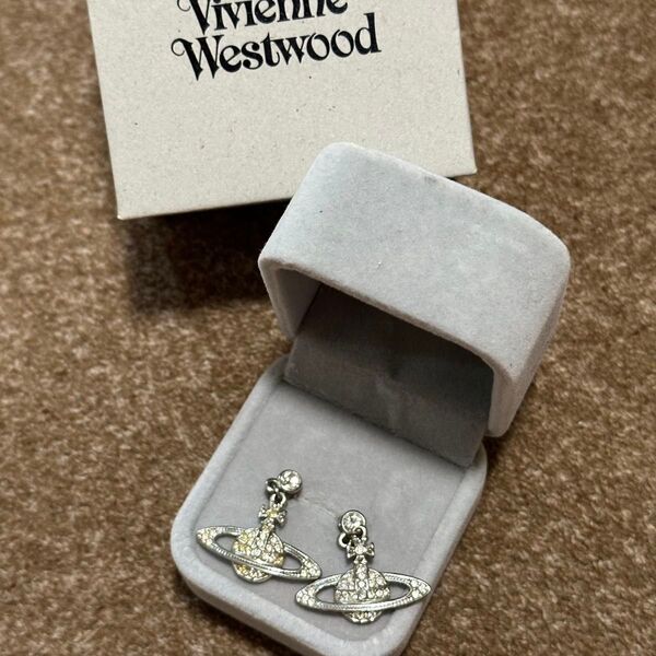 vivienne westwood ピアス シルバーカラー