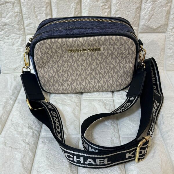 【美品】マイケルコース シグネイチャー ショルダーバッグ