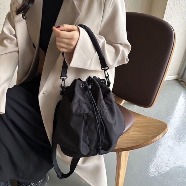 【大人気再入荷】ブラック 巾着 ショルダーバッグ 韓国スタイル 2way 軽量