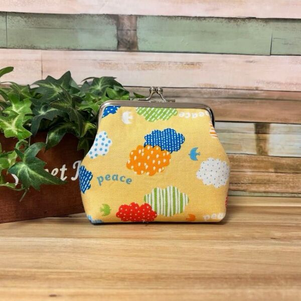 ハンドメイド くも柄がま口ポーチ