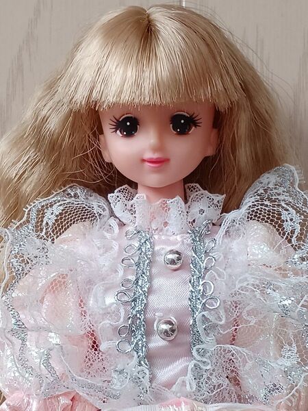 ジェニー 日本製 ロングソバージュ プリンセスドレス、リボン タカラ TAKARA 当時物 レア 人形 ドール