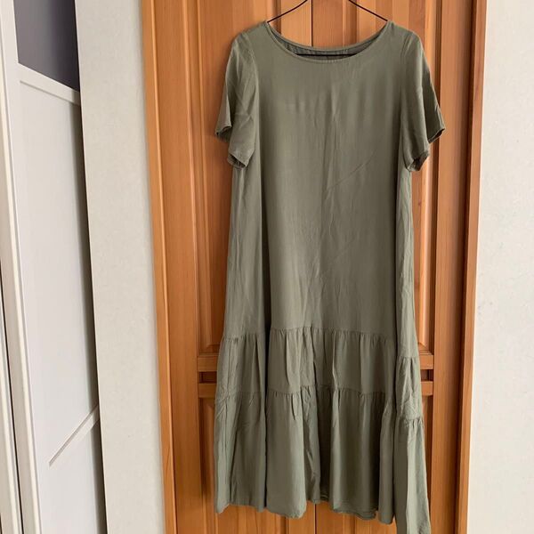 earth music&ecologyワンピース カーキ色 中古