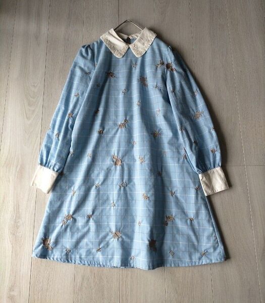 axes femme ふしぎの国のアリス ドリーミーメルヘン柄刺繍ワンピース