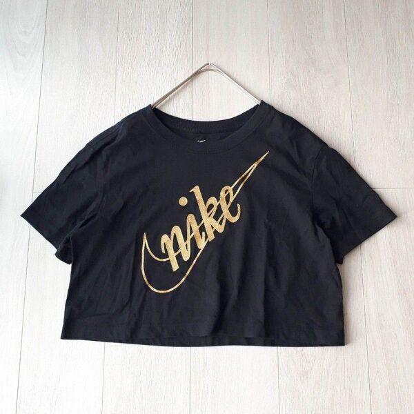 NIKE クロップド丈 ゴールドロゴ 半袖Tシャツ Sサイズ ブラック 黒