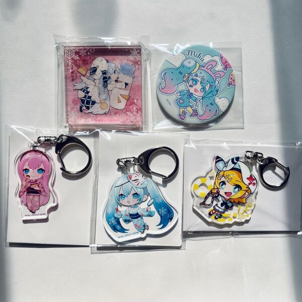 VOCALOID ボカロ 初音ミク 巡音ルカ 鏡音リン アクリルキーホルダー アクリルブロック 缶バッジ