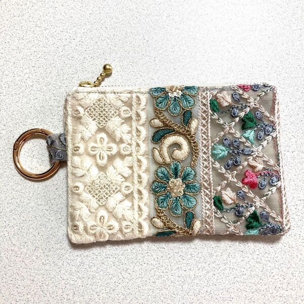 NO.97 インド刺繍リボン ポーチ 大きめカラビナ付き