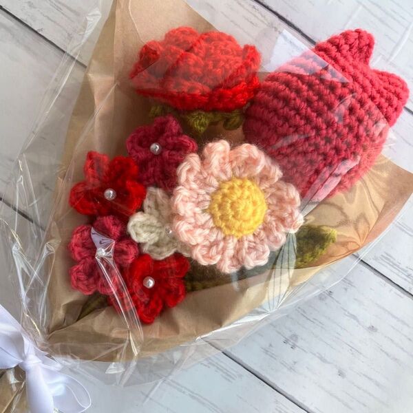 【即購入可】ピンクの毛糸の花束 ハンドメイド チューリップ バラ 枯れない花束