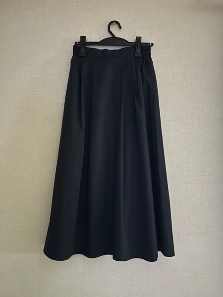 黒フレアースカート(GU)