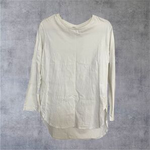 ユニクロ長袖Tシャツ 白