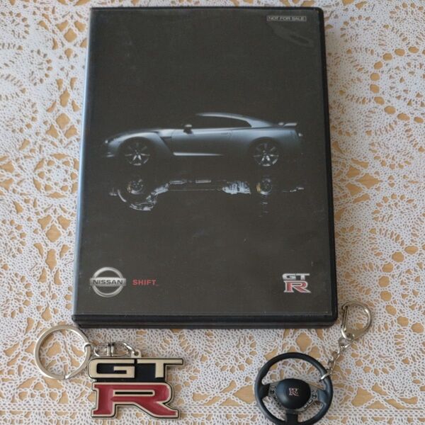 GT−R グッズ カタログDVD 32Rキーホルダー R35ハンドルキーホルダーセット 更にオマケキーホルダー付き