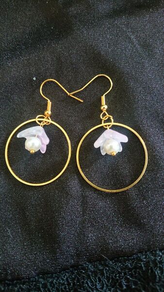 ハンドメイドピアス*ビーズピアス ピンク パールビーズ 花びら 円形 すずらん