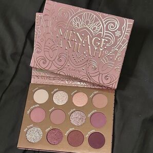 ColourPop Mnage Trois アイシャドウパレット