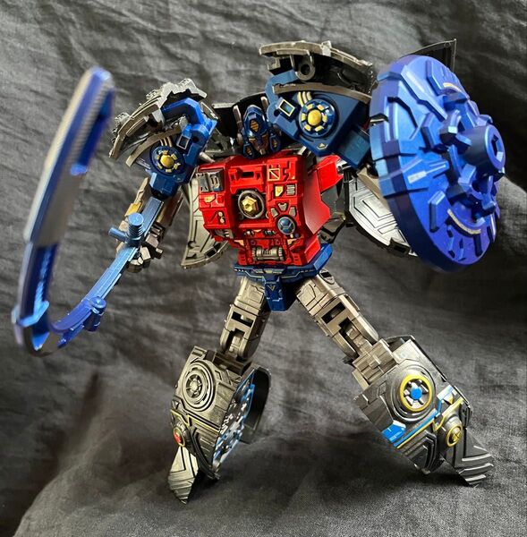 地球儀に変形 謎のロボットフィギュア オプティマス似 トランスフォーマー