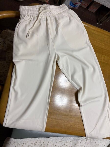 オフホワイト ウエストゴム パンツ ゆったりシルエット