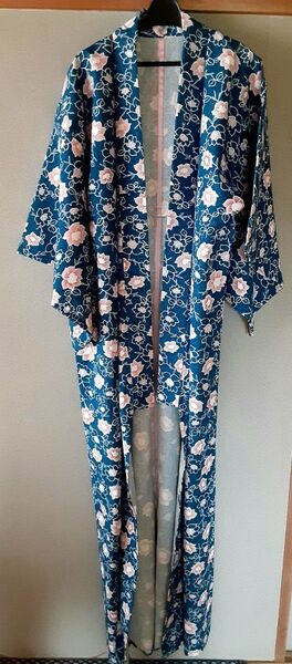 着物 紺色 青 ブルー 紺 花柄 ピンク 和服 きもの 呉服 呉服 和装 羽織 長羽織 レトロ 昭和レトロ