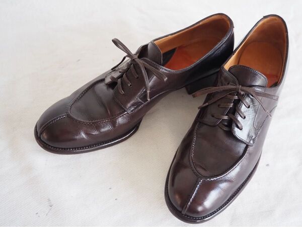 Le Yucca’s brown U-tip dress shoes