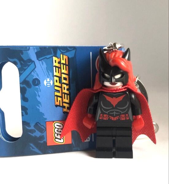 新品 LEGO レゴ キーリング キーホルダー スーパーヒーローズ バットウーマン ミニフィグ バットマン