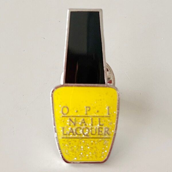 未使用 OPI ネイルラッカー ピンバッジ イエロー 非売品 ノベルティ ラメ