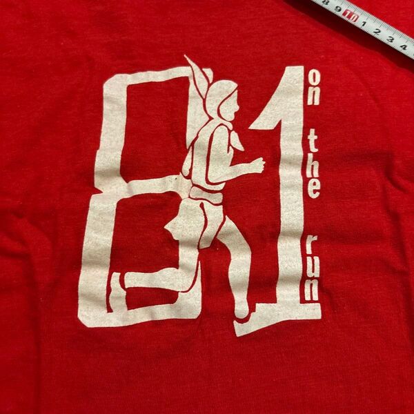 ビンテージ ヘインズHanes レッドM 81年on the run ON THE RUN Tシャツ 古着オールドイベントTシャツ