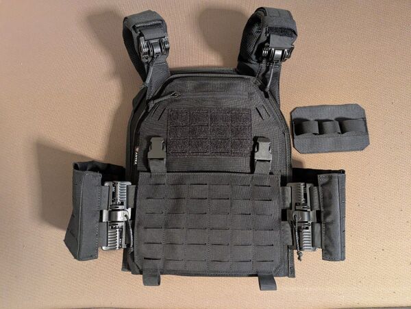 タクティカルベスト 未使用品 プレートキャリア サバゲー サバイバルベスト MOLLE アーマー MAP システム チェストリグ
