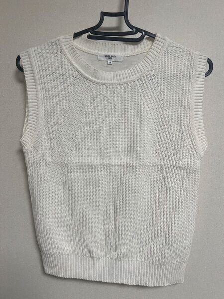 NATURAL BEAUTY BASIC ノースリーブニット オフホワイト M