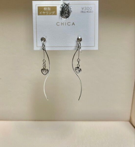 樹脂イヤリング シルバー ハートモチーフ 未使用 3coins